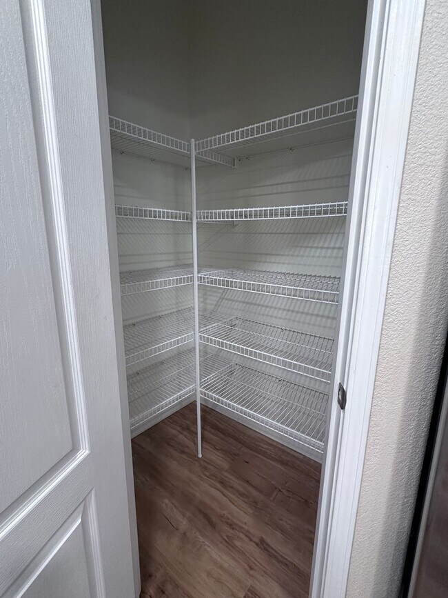 Building Photo - NW Visalia home coming soon!