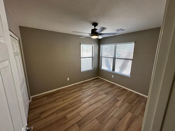 Building Photo - 2911 E Cherry Hills Dr