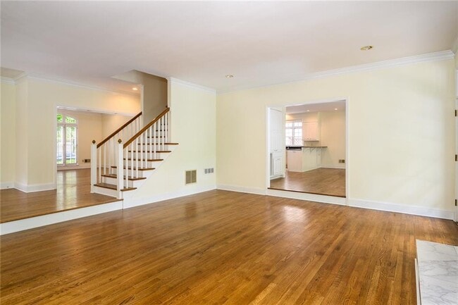 Building Photo - 1034 St James Crossing