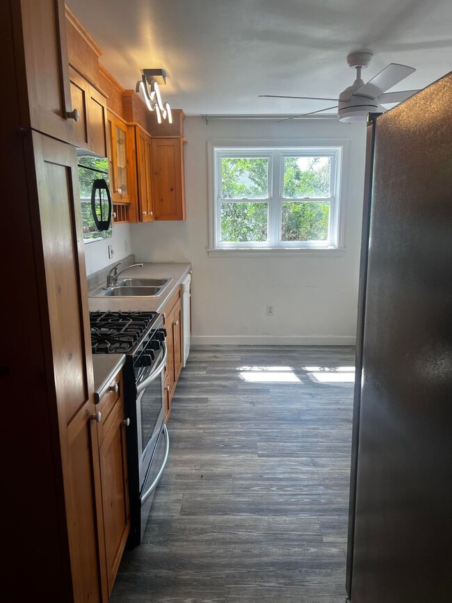 Building Photo - 2BD/1BA Freeport Apartment