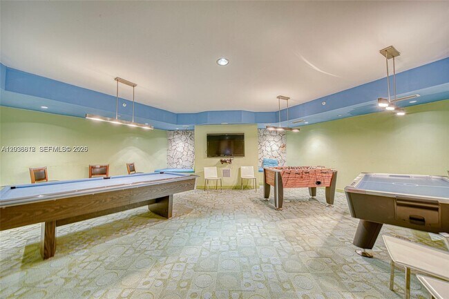 Building Photo - 1121 Crandon Blvd