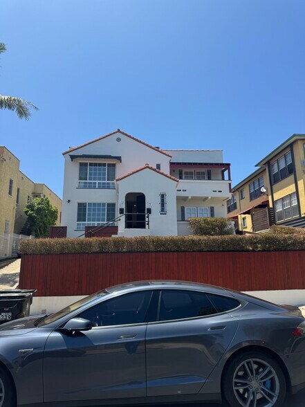 duplex both units top and bottom available - 1339 S Mansfield Ave