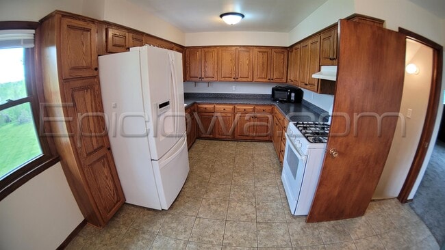 Building Photo - 2082 High Dr SE