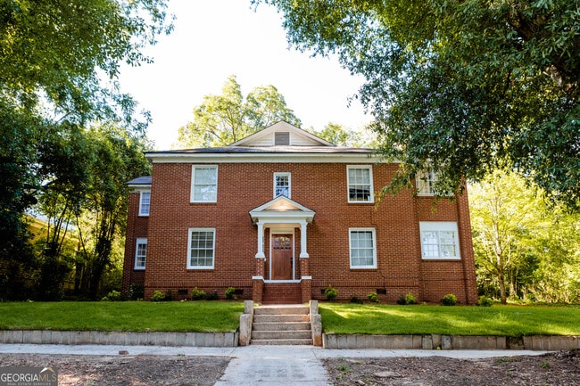 Primary Photo - 111 E Screven St