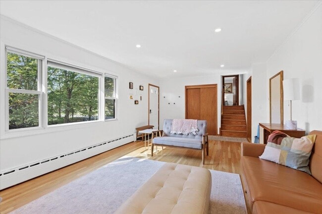 Building Photo - 275 Hillvale Rd