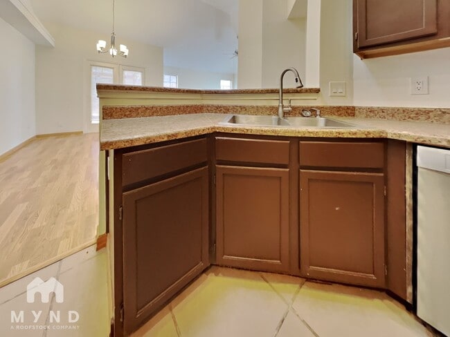 Building Photo - 633 Albrook Dr