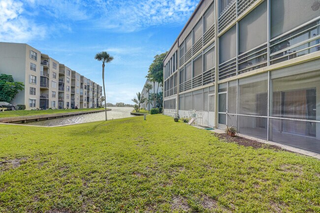 Building Photo - 200 Waterway Dr S