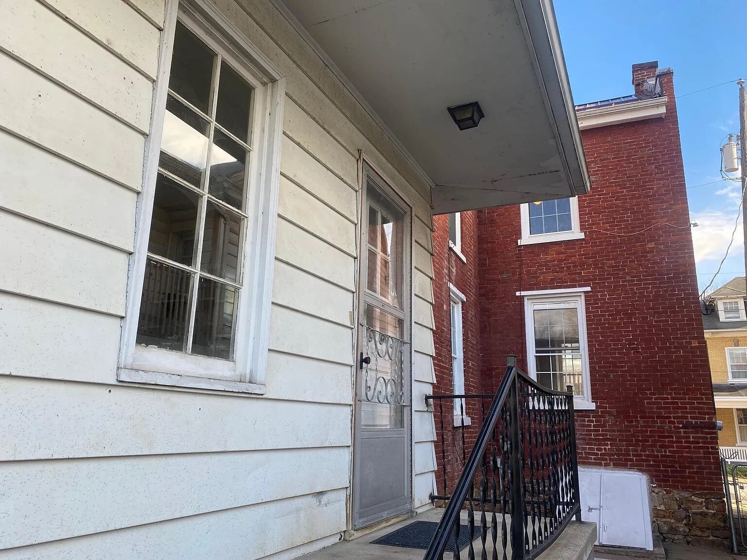 Building Photo - 114 N Brown St