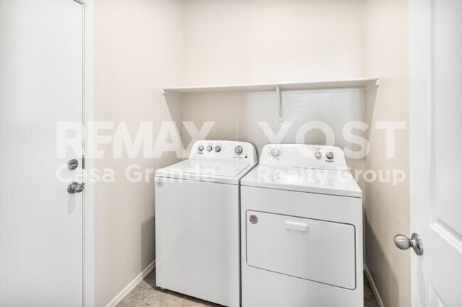 Building Photo - Modern Home with Half off move in special!