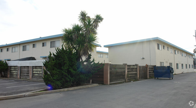 Building Photo - Fairway Apartments