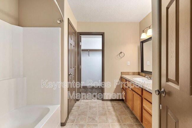 Building Photo - 3354 W Wave Dr