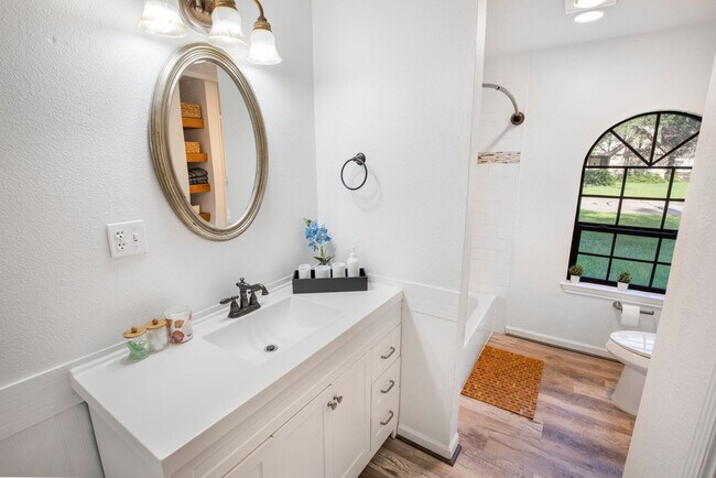 Building Photo - 206 St Cloud Dr