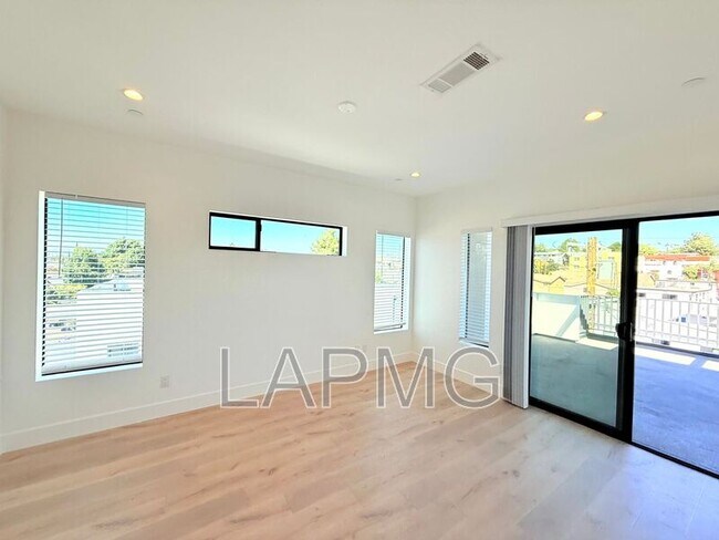 Building Photo - 3414 London St