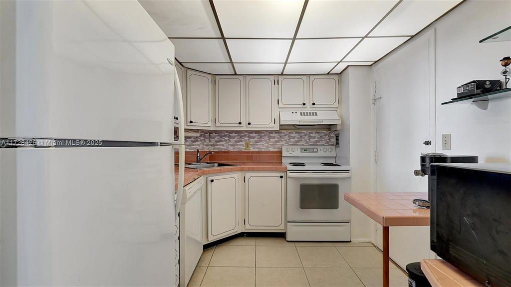Building Photo - 3015 N Ocean Blvd