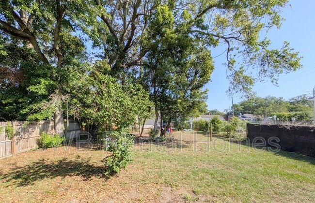 Building Photo - 3011 College St