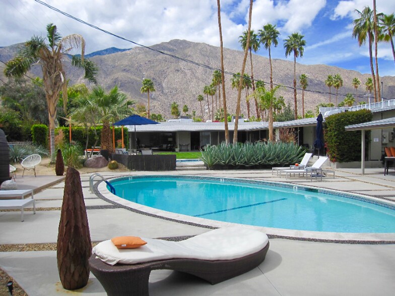 Building Photo - 777 E San Lorenzo Rd