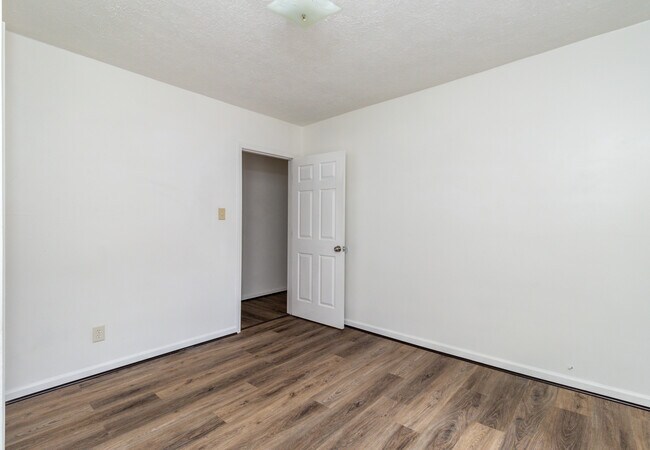 Building Photo - 3928 Porter Ave