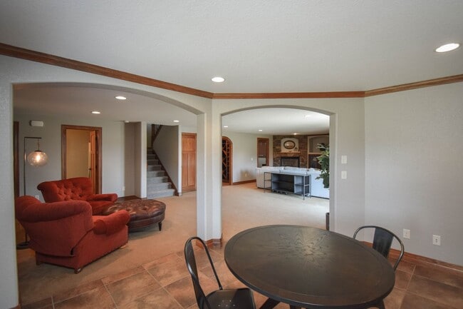 Building Photo - 2204 S Silverthorne Ave