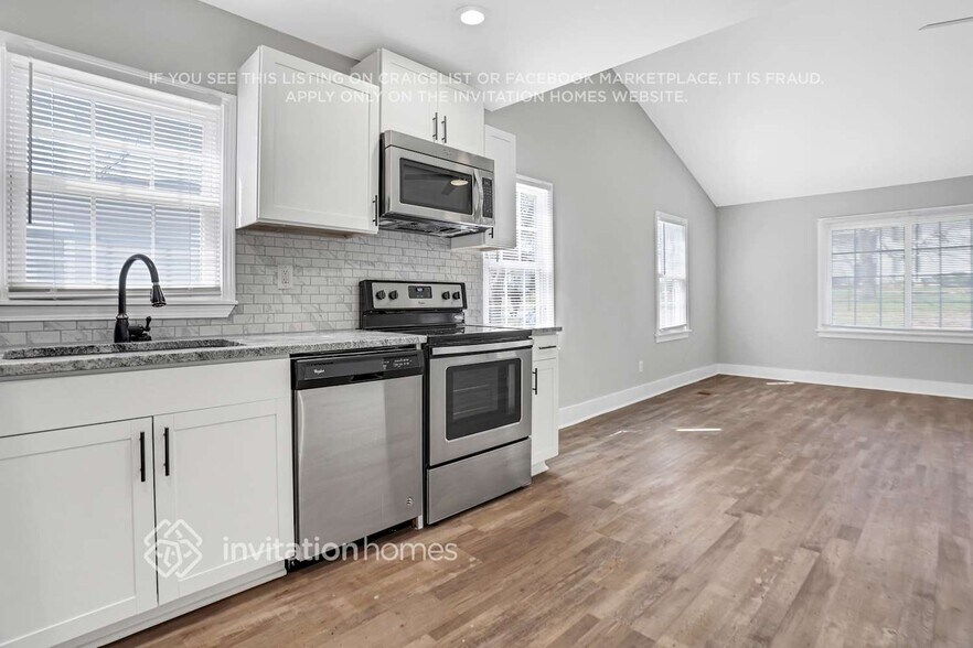 Building Photo - 981 Moreland Dr SE