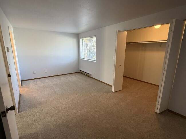 Building Photo - MOVE IN READY- Remodeled 2-bedroom Townhome!