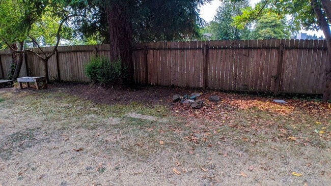 Building Photo - Charming Pet Friendly, 3-Bedroom 1-Bath, p...