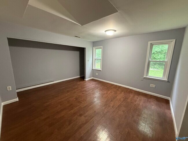 Building Photo - 609 10th St NW