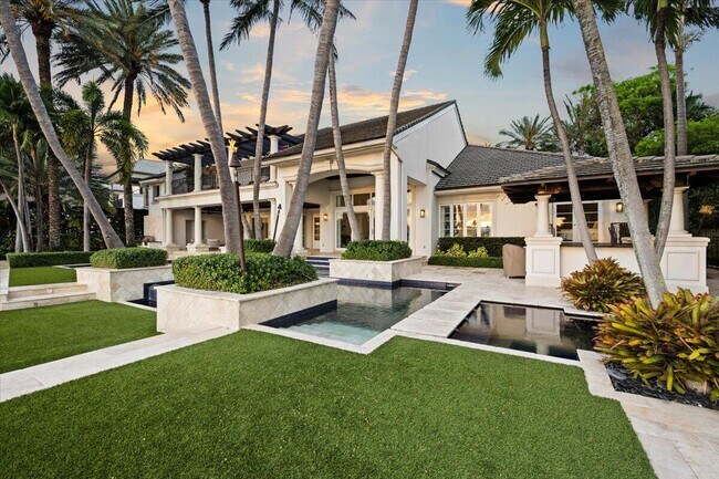 Building Photo - 1313 E Lake Dr