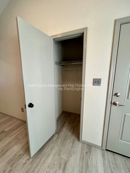 Building Photo - 1709 Brooken Hill Dr