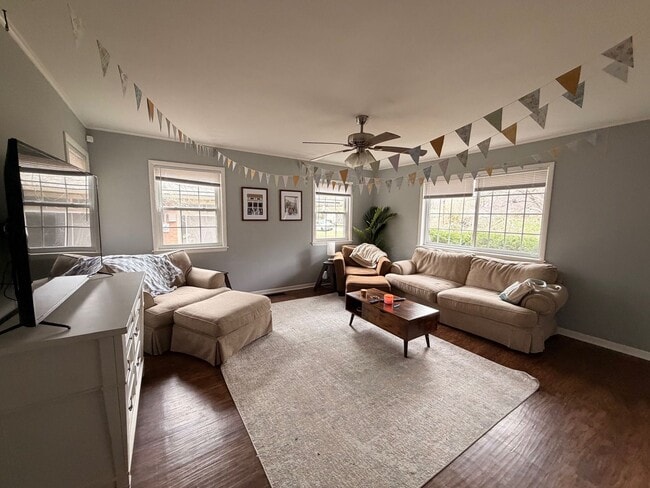 Building Photo - 4 bedroom 2 bath near U of A campus - a must see!