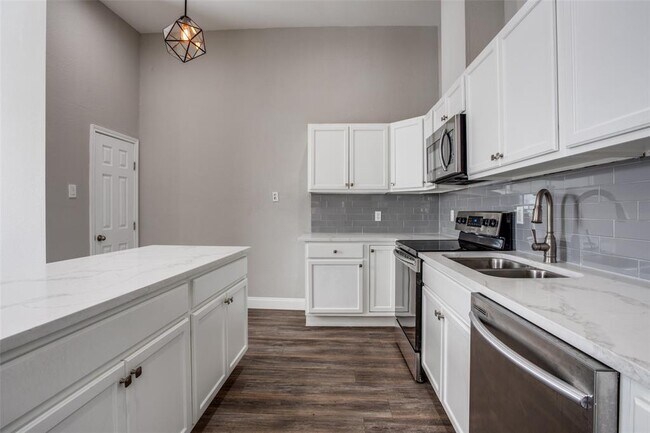 Building Photo - 5201 Eastside Ave