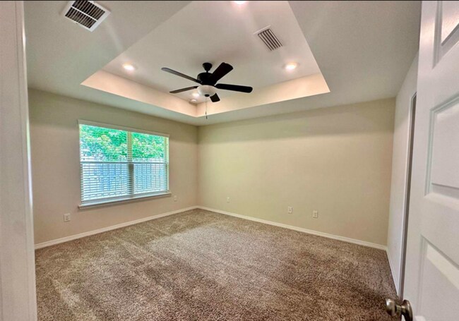 Building Photo - 7941 Huntington Creek Ln