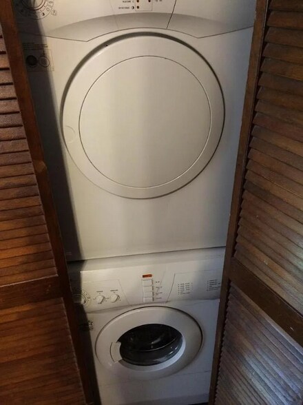 Building Photo - 107 S Front St