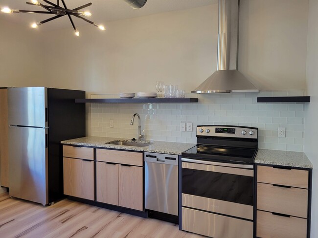 Custom cabinets, granite countertops - 410 N Jefferson St