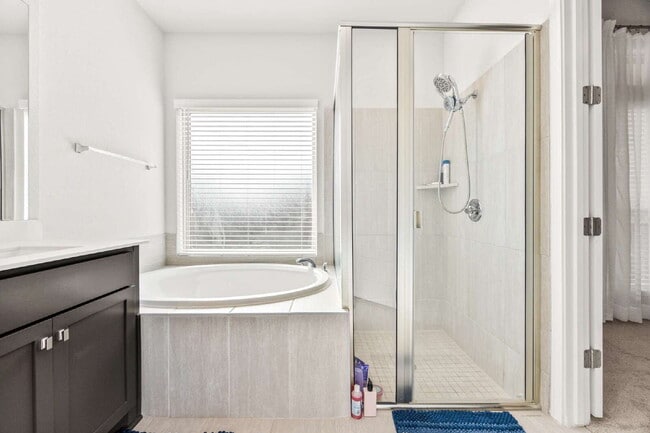 Building Photo - Comfort Living-Furnished-Corporate House
