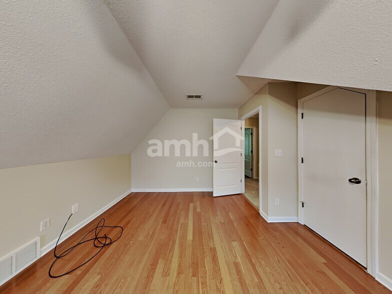 Building Photo - 9619 Morning Shadow Dr