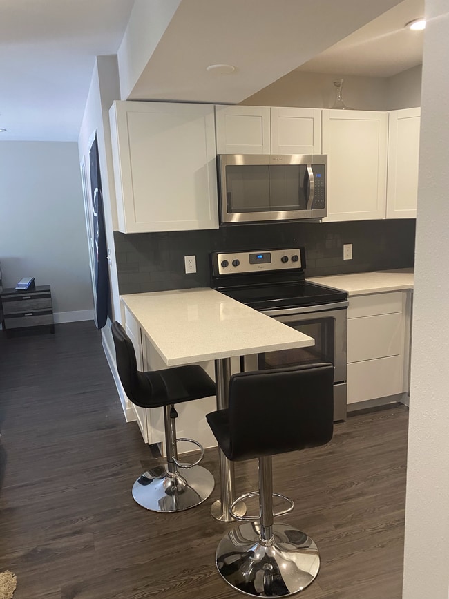 Building Photo - 935 La Posada Dr