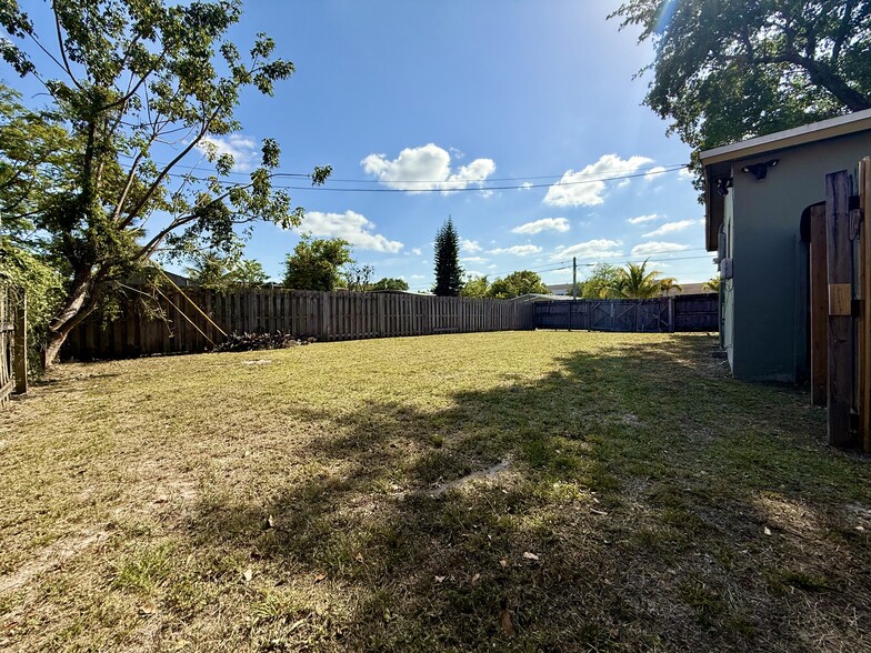 Building Photo - 6290 NW 14th St