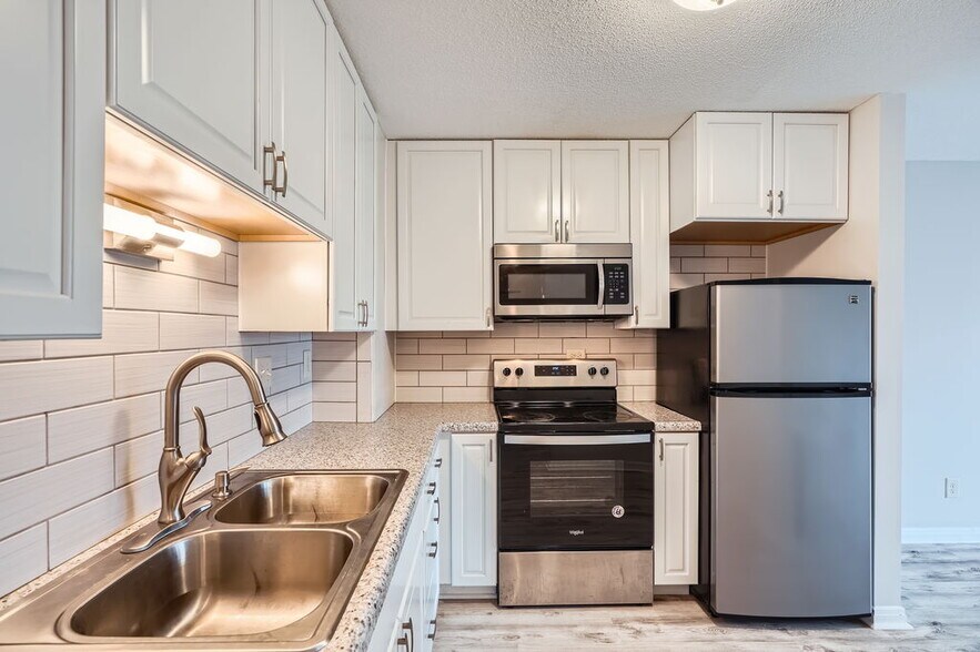 Kitchen - 66 9th St E