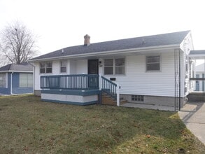 Building Photo - 304 E Gary St