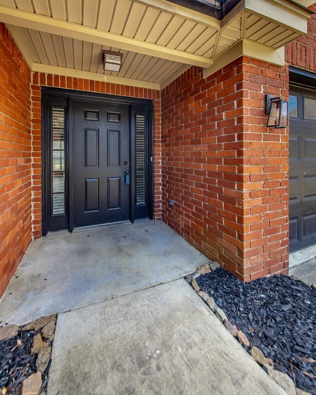 Building Photo - 216 Chantilly Cir