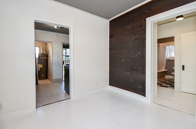 Building Photo - 208 Vincent St