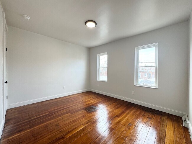 Building Photo - 3 Bedroom Semi-Detached Home