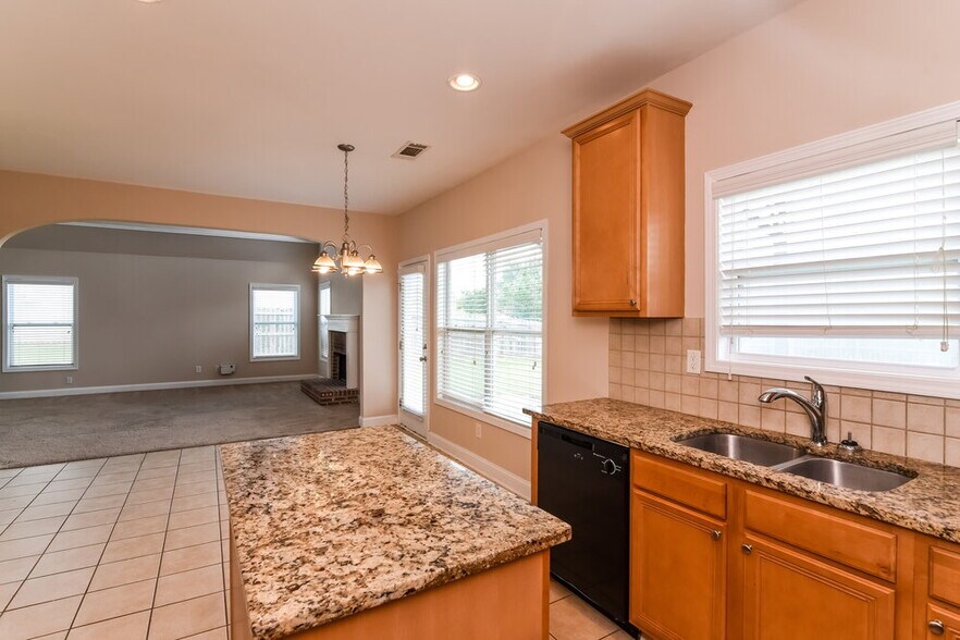 Building Photo - 917 Southfork Dr