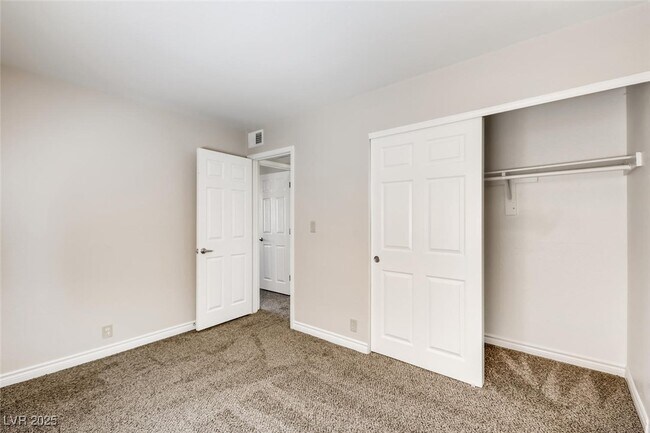 Building Photo - 5224 River Glen Dr