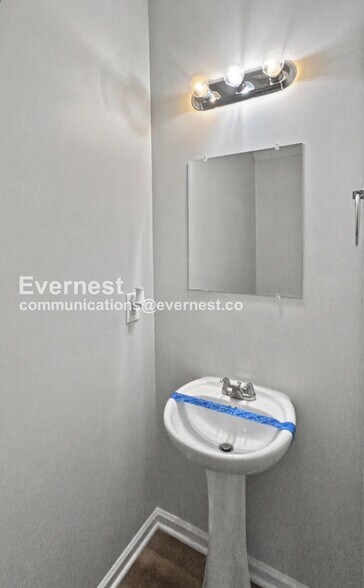 Building Photo - 8644 Thomas Ln