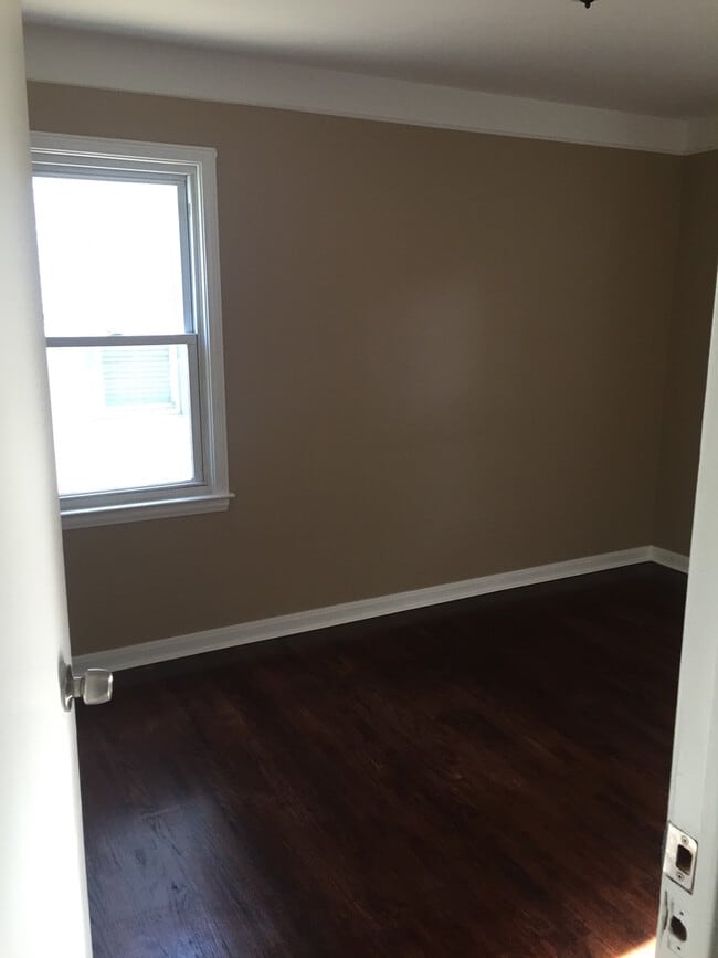 Building Photo - Cozy 3 bedroom 2bath Bungalow in nice Redford neighborhood