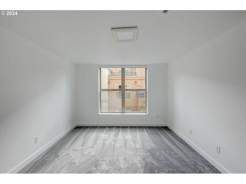 Building Photo - 6267 NE Carillion Dr