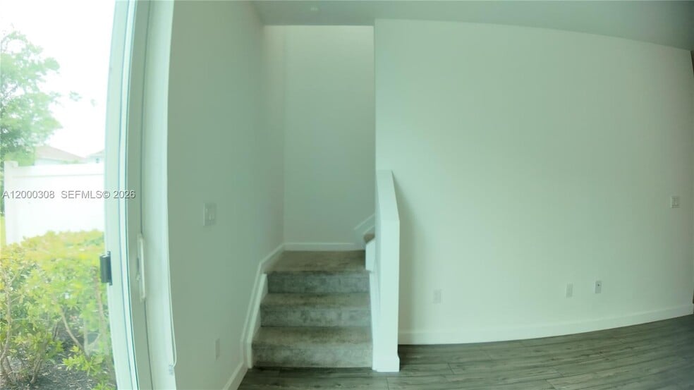 Building Photo - 4612 Hollister Ave