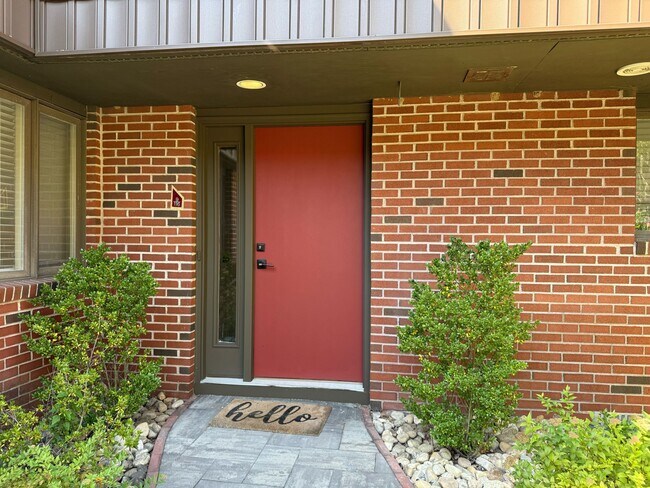 Primary Photo - 116 Montoya Dr