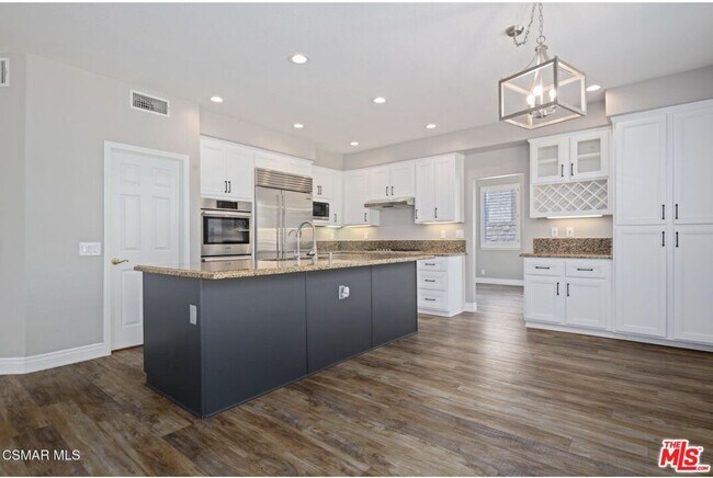 Building Photo - 335 Kitetail St